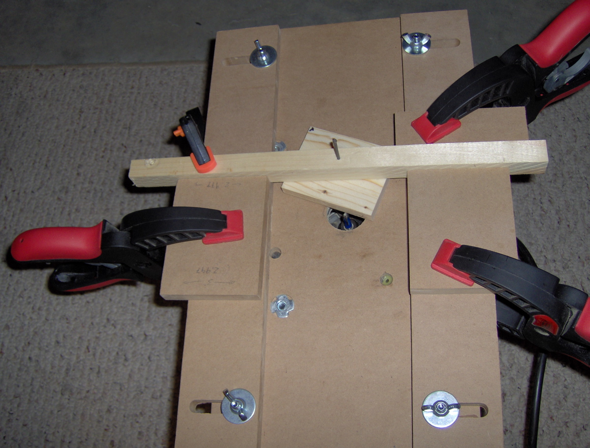 Circle-cutting router jig